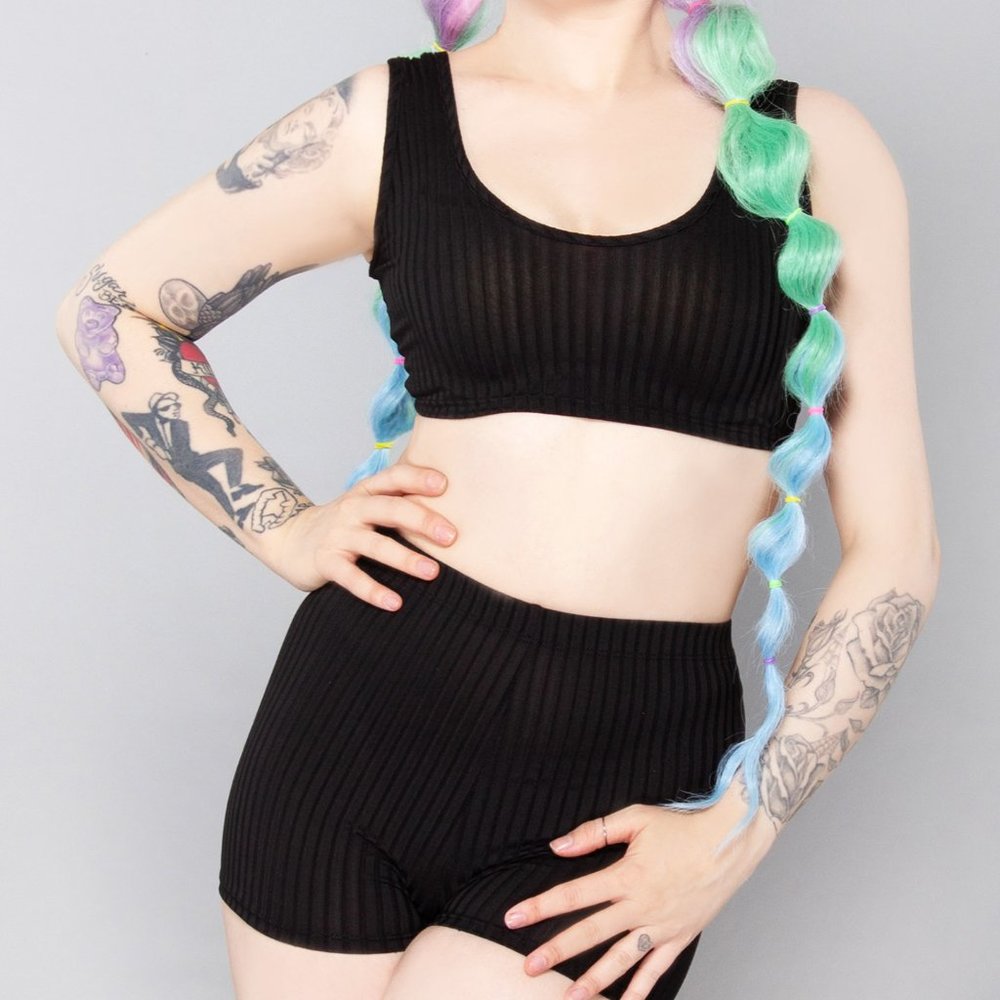 Back To Black 2 PC Set